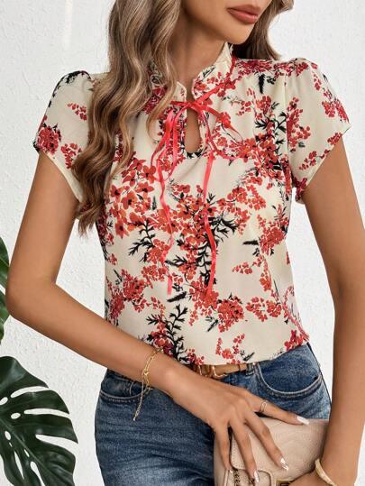 A Blusa Feminina Elegante Livre é a escolha perfeita para mulheres que valorizam conforto sem abrir mão do estilo. Feita para aqueles momentos que pedem leveza e autenticidade, esta blusa combina design simples com detalhes exclusivos, criando uma peça versátil para diversas ocasiões.