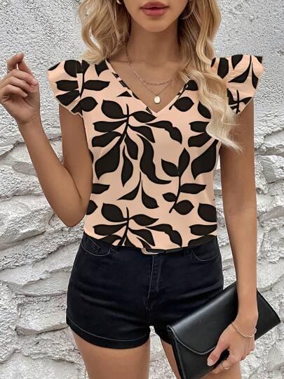 A Blusa Feminina Estilo é ideal para quem valoriza um visual sofisticado e ao mesmo tempo moderno. Com uma estampa marcante de folhagens e detalhes femininos nas mangas, essa peça é perfeita para adicionar um toque de frescor e estilo ao seu guarda-roupa.