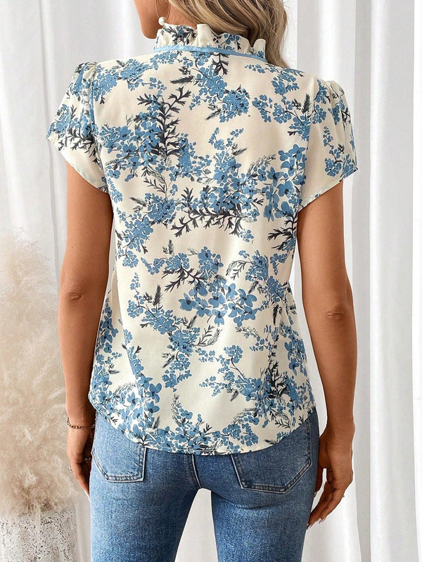 A Blusa Feminina Elegante Livre é a escolha perfeita para mulheres que valorizam conforto sem abrir mão do estilo. Feita para aqueles momentos que pedem leveza e autenticidade, esta blusa combina design simples com detalhes exclusivos, criando uma peça versátil para diversas ocasiões.