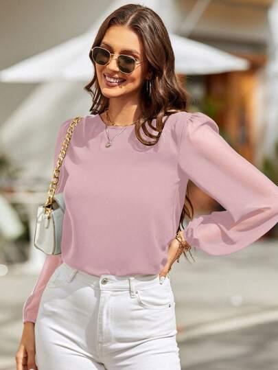 Blusa feminina elegante e moderna Meises, ideal para mulheres que valorizam estilo e sofisticação.